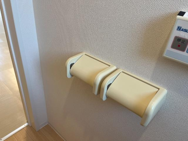 ルピナス咲のトイレ|ペーパーホルダー