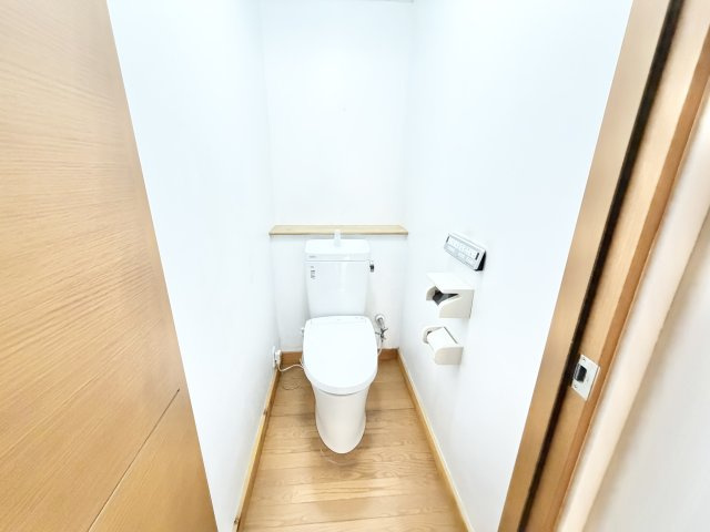 西都賀5丁目住宅のトイレ