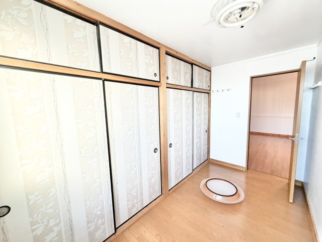 西都賀5丁目住宅の洋室
