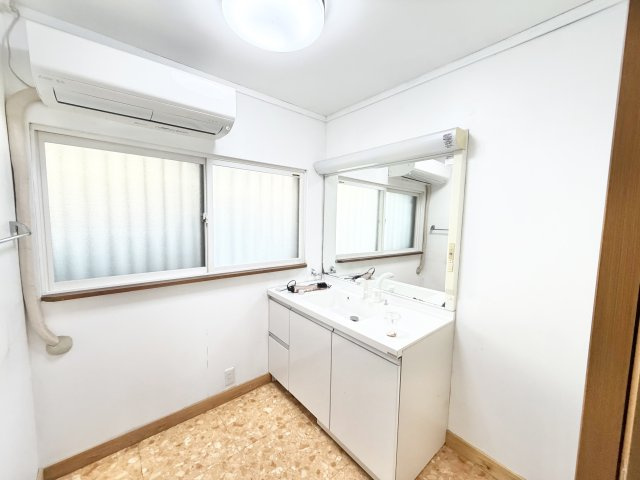 西都賀5丁目住宅の洗面所
