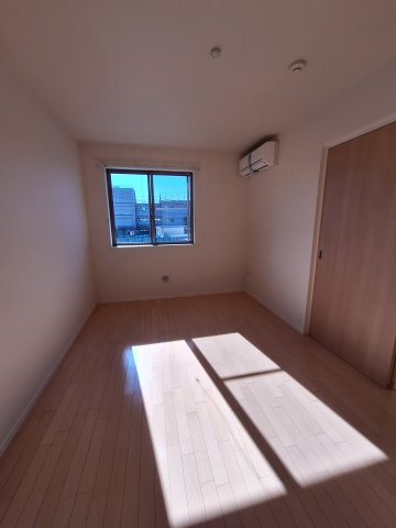 クレールの洋室|★ゆとりある寝室★　★フローリング貼り★