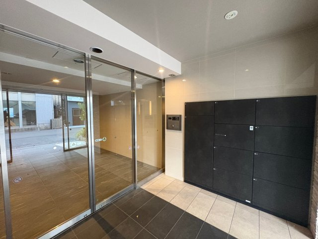 アンビシャス東岩槻のエントランス