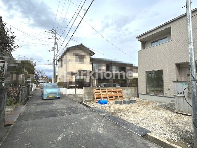 土佐市高岡町乙 ⑪ 新築戸建ての前面道路含む現地写真|2026年3月上旬