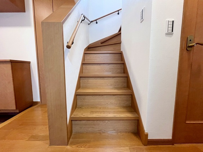 草加市中根3丁目　中古戸建のその他|階段