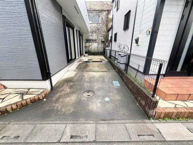 草加市中根3丁目　中古戸建の駐車場