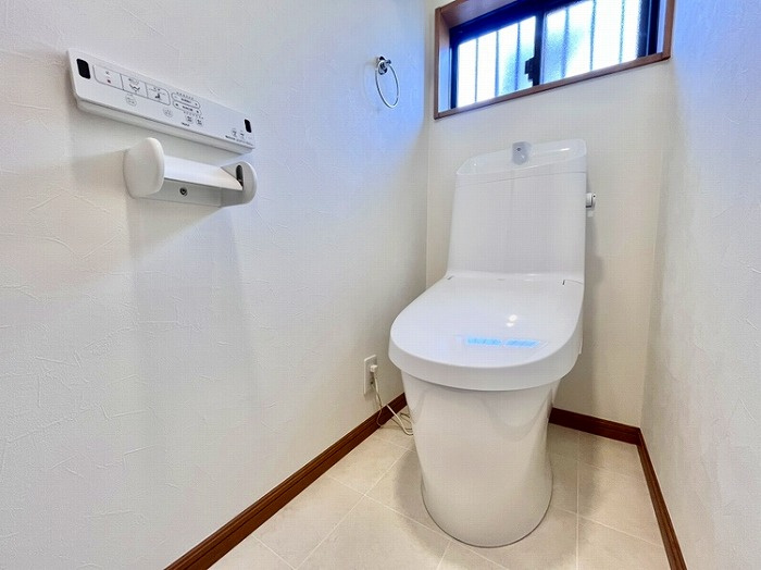 草加市中根3丁目　中古戸建のトイレ