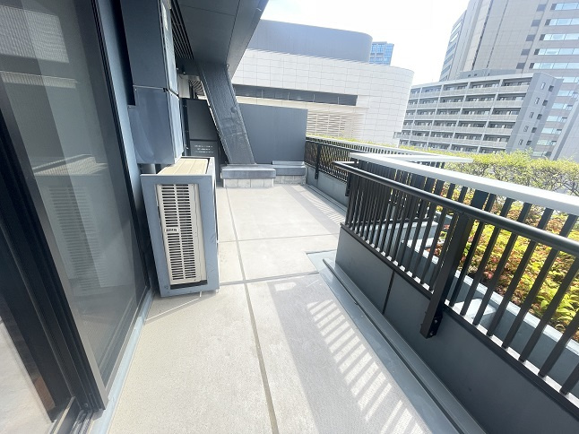 千代田区二番町の賃貸マンションのバルコニー|反転タイプ参照