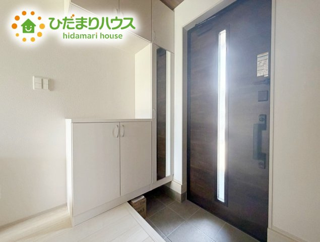 いわき市平下平窪6期　新築戸建　3号棟の玄関|スニーカーマニアも納得の天井まであるシューズボックス!(^^)!