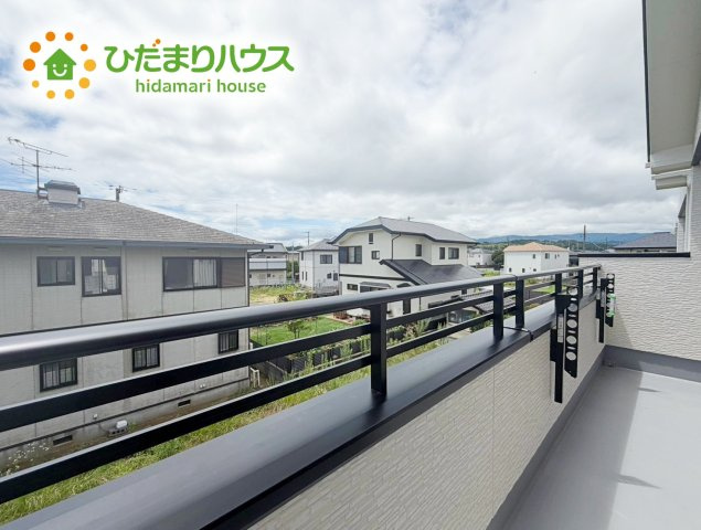 いわき市平下平窪6期　新築戸建　2号棟のバルコニー|広々としたバルコニーは、大量の洗濯物を干しても余裕！お布団だって、家族全員分をいっきに干せますね(^O^)