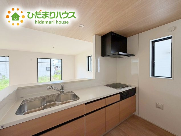 いわき市平下平窪6期　新築戸建　2号棟のキッチン|料理をしながらでも、ご家族との会話を楽しめる対面式キッチン♪