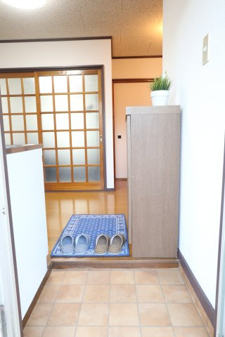 髙木ビルの玄関