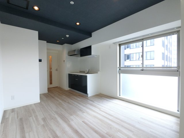 レ・ソール本八幡パラシオンの居間・リビング