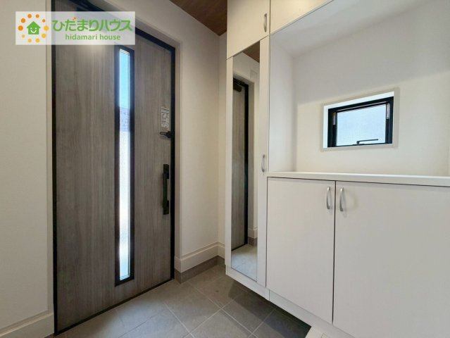 いわき市郷ケ丘4期　新築戸建　2号棟の玄関|スニーカーマニアも納得の天井まであるシューズボックス!(^^)!