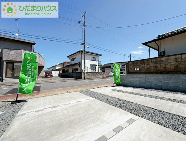 いわき市郷ケ丘4期　新築戸建　4号棟の駐車場|ご家族でお車に乗る方に！駐車場3台分あります！