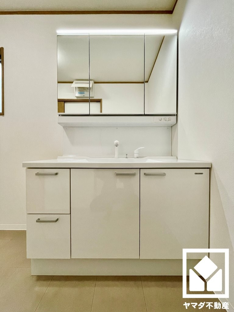 京田辺市同志社山手３丁目　T37号地の独立洗面台