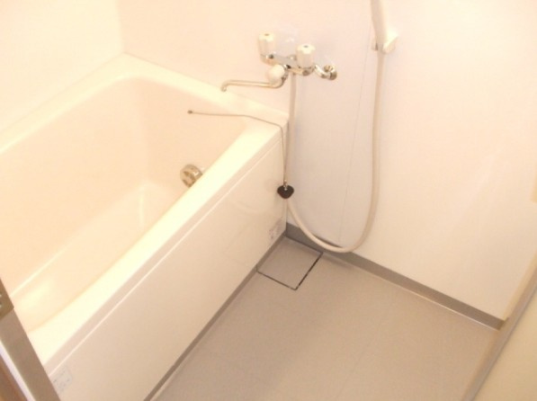 第三戸谷ビルの浴室