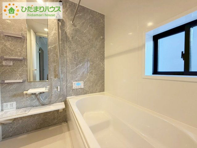 いわき市内郷高坂町2期　新築戸建の浴室|"何歳まで一緒に入ってくれるだろうか・・・。
広いお風呂は、お子様と一緒に入るバスタイムがより楽しくなります。"