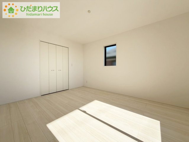 いわき市内郷高坂町2期　新築戸建の寝室|広めの主寝室は、ベッドの他にもパソコンデスクやドレッサーなども置けちゃいます(*^-^*)