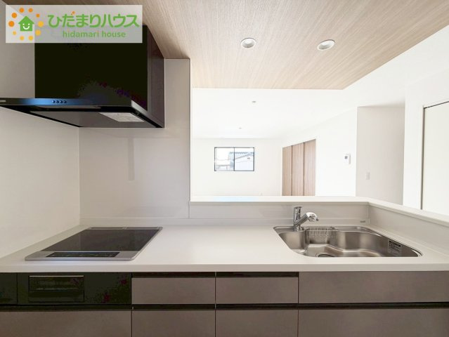 いわき市内郷高坂町2期　新築戸建のキッチン|家族と会話しながら料理できるオープンカウンター♪