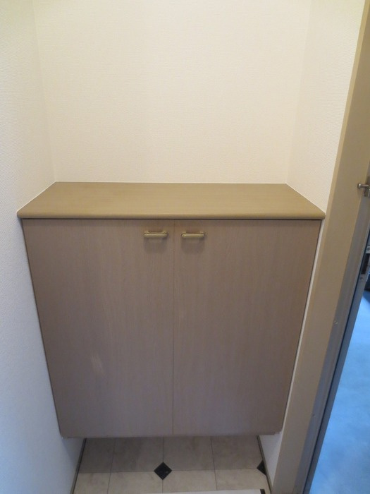 セジュール鳴見ヶ丘の玄関