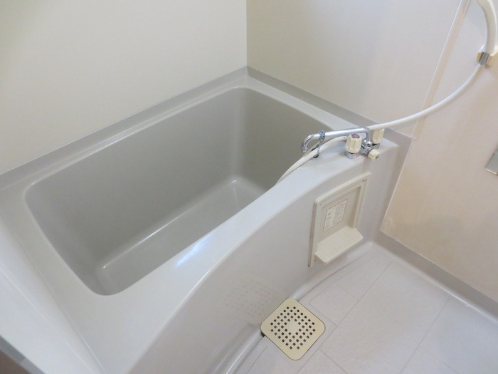 セジュール鳴見ヶ丘の浴室