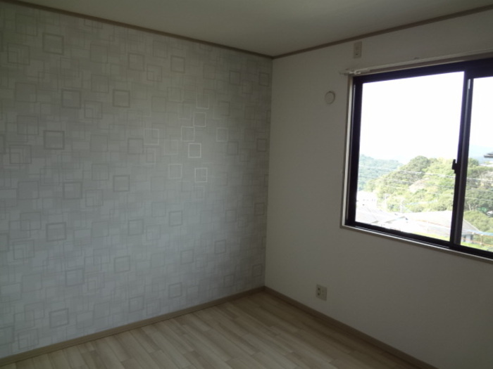 セジュール鳴見ヶ丘の洋室