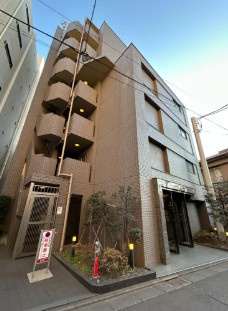 【外観】 | 鉄筋コンクリート造のガッチリとした建物。