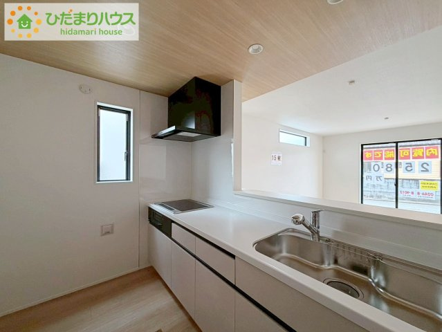 いわき市泉町下川3期　新築戸建　5号棟のキッチン|家族と会話しながら料理できるオープンカウンター♪