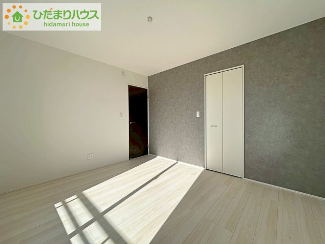 いわき市泉町下川3期　新築戸建　4号棟の寝室|大きなベッドを置いても余裕の広さの主寝室♪♪