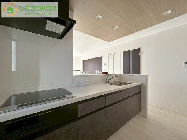 いわき市泉町下川3期　新築戸建　4号棟のキッチン|ご家族と会話しながら、お料理だって出来ちゃいます☆彡