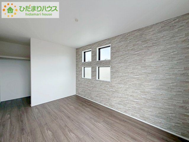 いわき市泉町下川3期　新築戸建　3号棟の寝室|バルコニーに面していて、たっぷり光りの入る明るい主寝室です！