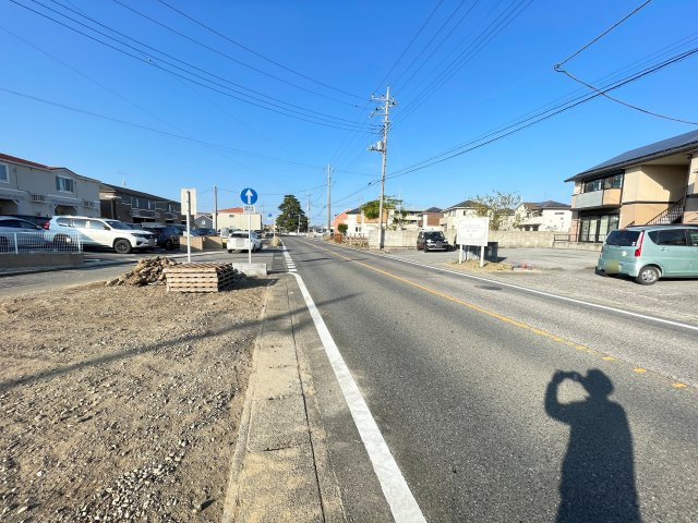 新築戸建・新築建売　太田市亀岡町3期　尾島小・尾島中の前面道路含む現地写真