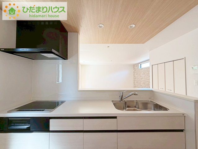 いわき市小名浜林城　新築戸建　1号棟のキッチン|料理をしながらでも、ご家族との会話を楽しめる対面式キッチン♪