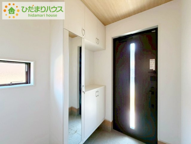 いわき市小名浜林城　新築戸建　1号棟の玄関|鍵や小物類を置けるスペースが確保できるため、散らかりがちな玄関をすっきりと保てます。