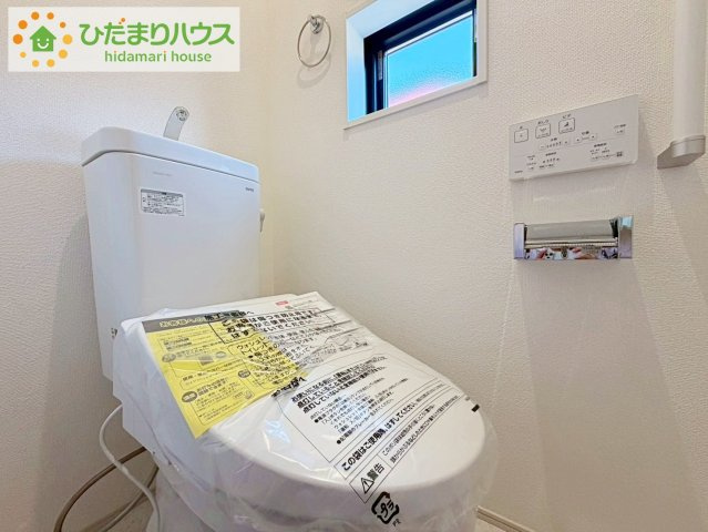 いわき市小名浜林城　新築戸建　1号棟のトイレ|温水洗浄便座なら、年中温かいので、安心して座ることができます。さらに、身体が冷えることもないため、便座カバーを付ける必要もありません。
