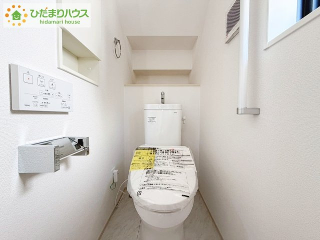 いわき市小名浜林城　新築戸建　2号棟のトイレ|温水洗浄便座なら、年中温かいので、安心して座ることができます。さらに、身体が冷えることもないため、便座カバーを付ける必要もありません。