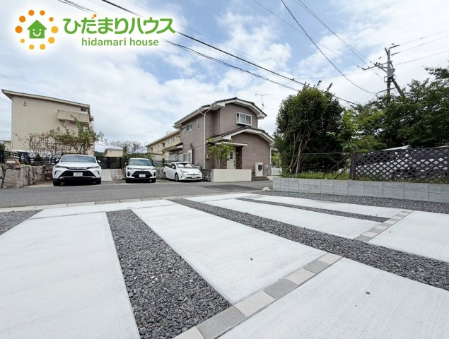 いわき市小名浜林城　新築戸建　2号棟の駐車場|時間がない時もらくらくと車の出し入れができる並列駐車場を完備！！