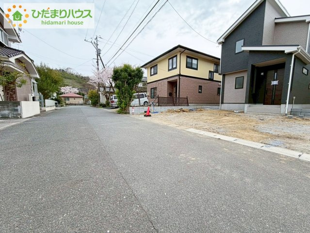 いわき市小名浜林城　新築戸建　2号棟の前面道路含む現地写真