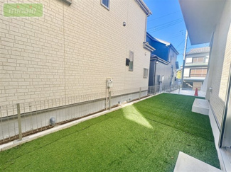 【庭】 | 小学校5分　中学校10分　保育園3分　三山　B号棟 | 現地（2026.01.09撮影）