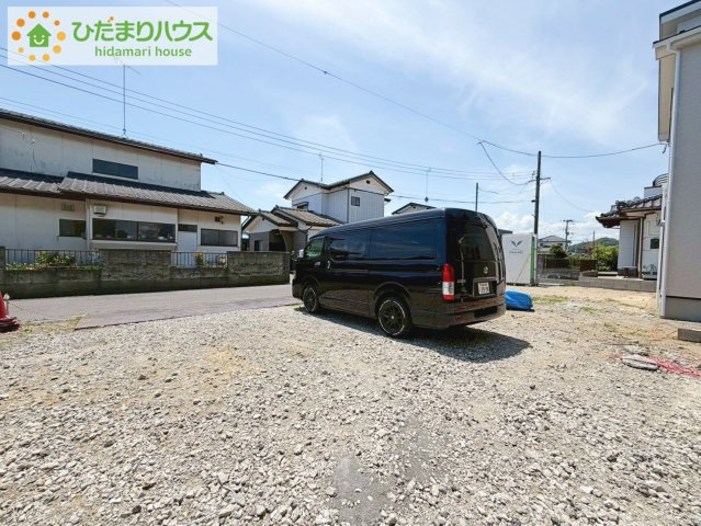 いわき市小名浜大原12期　新築戸建　2号棟の駐車場|時間がない時もらくらくと車の出し入れができる並列駐車場を完備！