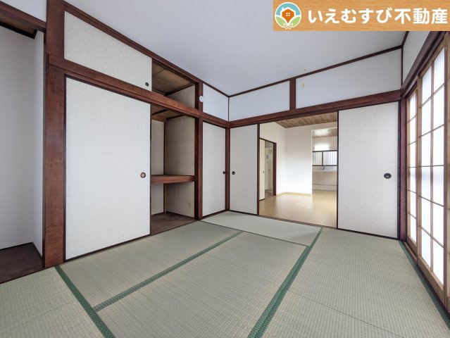 熊谷市押切1期　中古戸建の和室|すぐ横になれる和室は、みんながほっと一息つける空間
ちょっとした休憩や来客時、お子様のお世話にも大活躍しそうですね♪