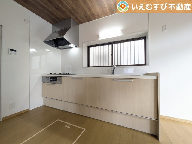 熊谷市押切1期　中古戸建のキッチン|広々としたキッチン
冷蔵庫や食器棚を置いてもゆとりの広さ！独立した空間でゆっくりお料理♪