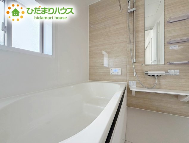 いわき市佐糠町東2期　新築戸建　2号棟の浴室|"何歳まで一緒に入ってくれるだろうか・・・。
広いお風呂は、お子様と一緒に入るバスタイムがより楽しくなります。"
