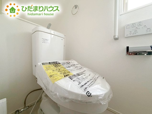いわき市佐糠町東2期　新築戸建　2号棟のトイレ|温水洗浄便座なら、年中温かいので、安心して座ることができます。さらに、身体が冷えることもないため、便座カバーを付ける必要もありません。