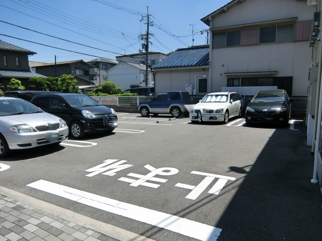 ジェルメ五十鈴の駐車場