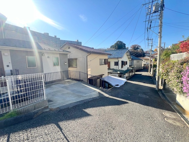 ◼️横浜市保土ヶ谷区仏向西　中古戸建の前面道路含む現地写真|前面道路の様子です◇交通量が少なく静かな印象です☆