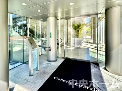 【防犯設備】 | ガレリアグランデ | 【オートロック】オートロックシステムでセキュリティ充実。当たり前ですが、安全で安心して暮らすのって大事ですよね。お探しのご条件でオートロック付きの物件を探す方も多いですがやはりセキュリティは大事です。