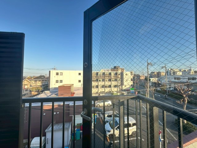 練馬区春日町1丁目　中古戸建の展望|大きな空に包まれて、太陽の光をたっぷりと浴びながら過ごす毎日は、自然と家族の笑顔で溢れます。

現地ご見学希望・資料請求などお気軽にお問い合わせ下さい！
03-5990-5201