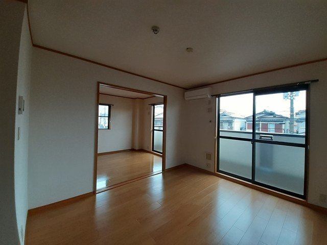 エスト京田辺Ⅱの居間・リビング