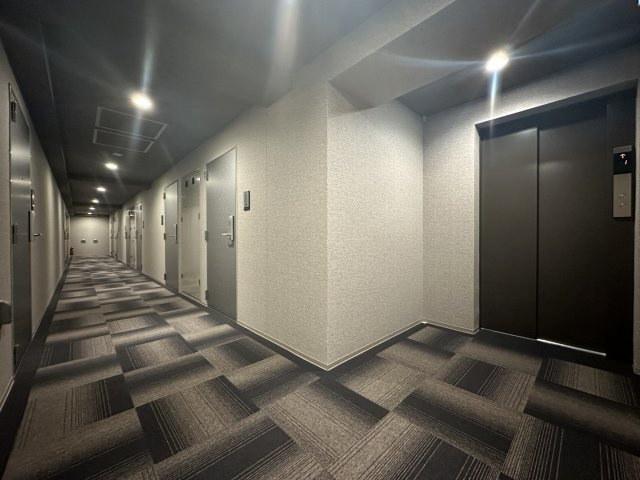 稲城市東長沼の賃貸マンションのロビー